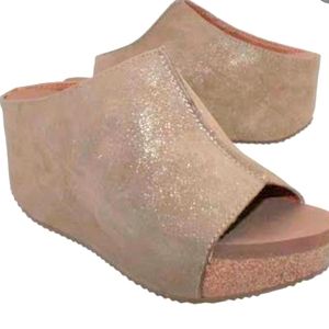 Volatile bronze wedges  RARE